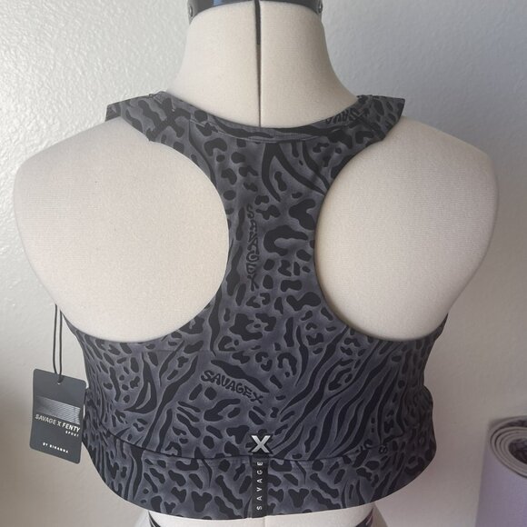 Savage X Fenty lock and lifted half-sip sports bra Size 1X (US 16-18) NWT - Picture 4 of 5